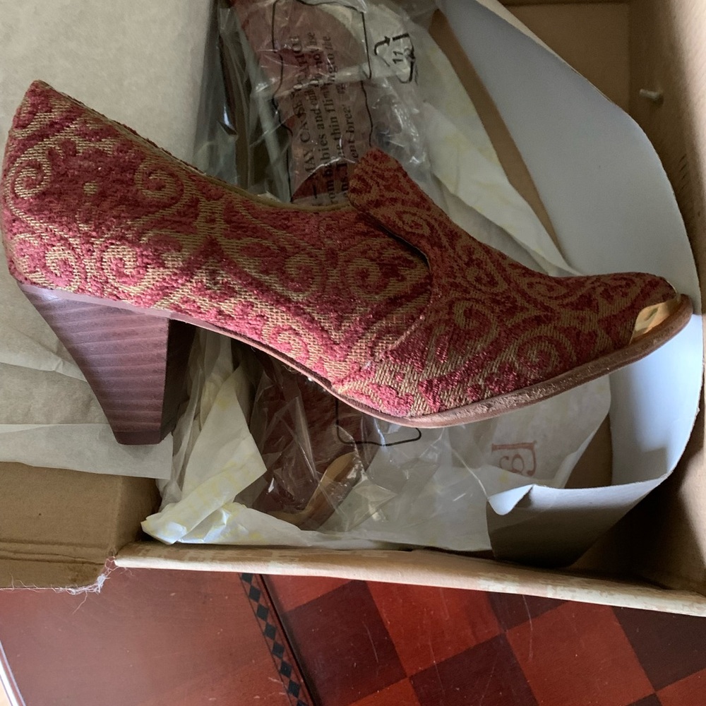 NIB-Anthropologie LATIGO HL Brocade Loafer Shoes  Pumps Red/Rouge -Size 6
